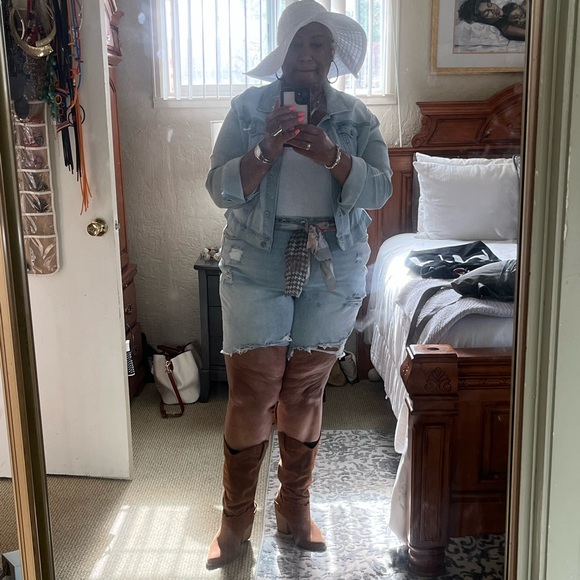 Meet your Posher, Yvette - Picture 3 of 3